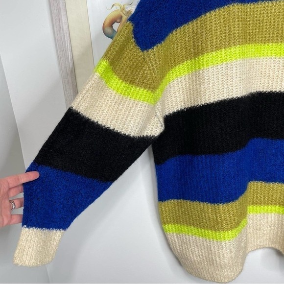 H&m x Kangol Fuzzy Striped Oversized Sweater Size Medium - Picture 5 of 13
